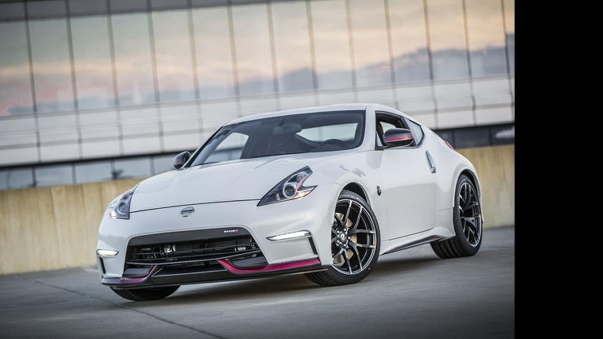 
Lo más sorprendente en el 370Z es su diseño exterior integrado, las piezas del cuerpo aerodinámico inspiradas en el deportivo estrella de la firma nipona el GT-R.
