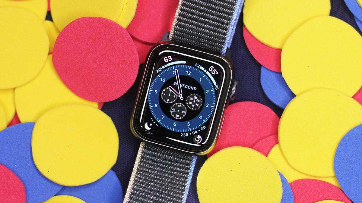 El Apple Watch SE es una alternativa más barata a la Serie 6 con muchas de las mismas características, además de una duración de la batería un poco más larga.