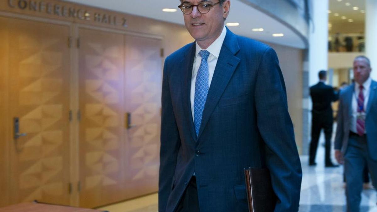 El secretario del Tesoro, Jacob Lew, llega a la reunión de ministros de Finanzas del G-20 en Washington, en abril. Lew habló el jueves de un nuevo proyecto de ley para resolver la crítica situación económica de Puerto Rico.