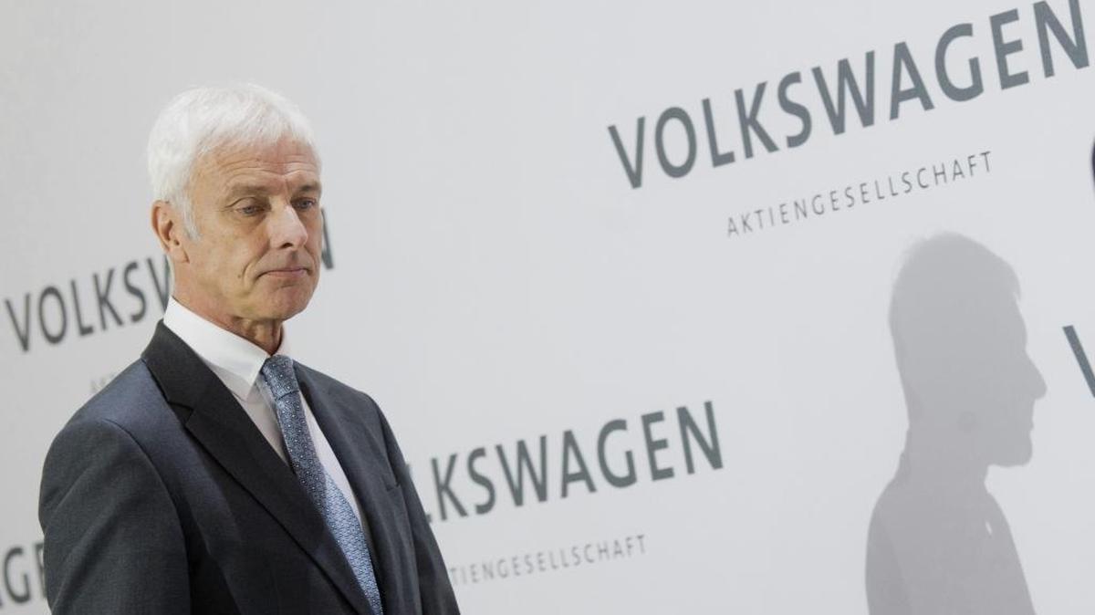 El director ejecutivo del Grupo Volkswagen, Matthias Müller, durante una rueda de prensa el jueves celebrada en Wolfsburgo, Alemania. El fabricante automovilístico alemán creó provisiones de 7,000 millones de euros para los litigios en todo el mundo.
