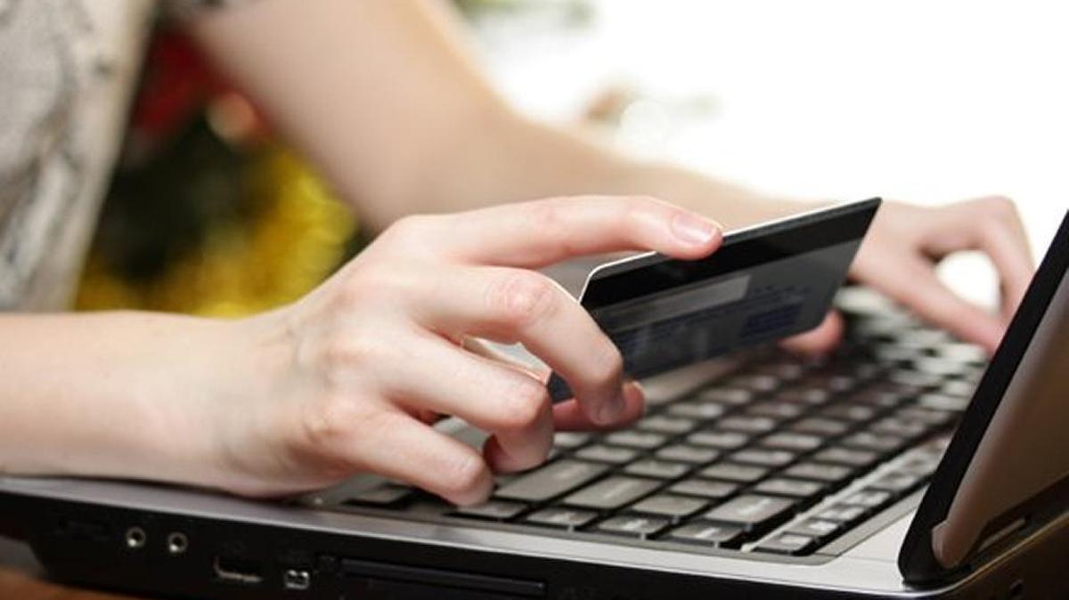 Cerca del 72 por ciento de las personas planea adquirir sus regalos el Cyber Monday este año y el 69 por ciento optará por las ventas tradicionales del Black Friday. Foto de archivo.