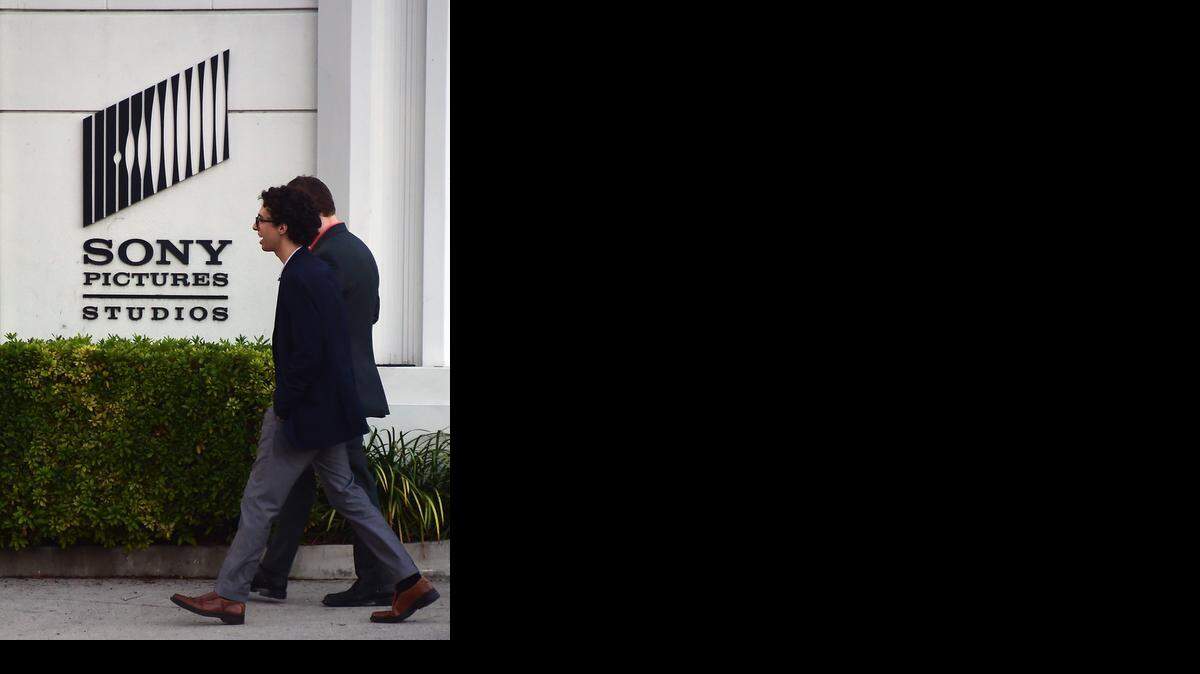 
Sony fue víctima de un ataque masivo a sus servidores informáticos el 24 de noviembre, reivindicado por el grupo autodenominado GOP o Guardians of Peace (Guardianes de la Paz).
