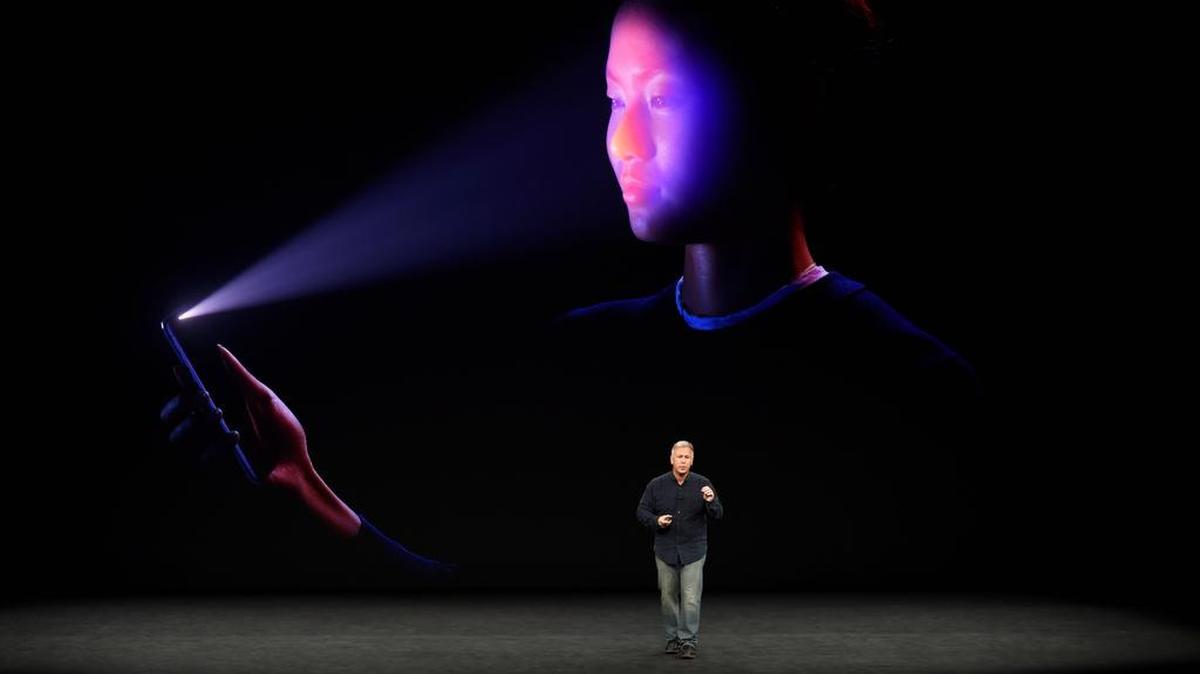 El vicepresidente Senior de Comercialización Global de Apple, Philip Schiller, presenta el iPhone el 12 de septiembre en California.
