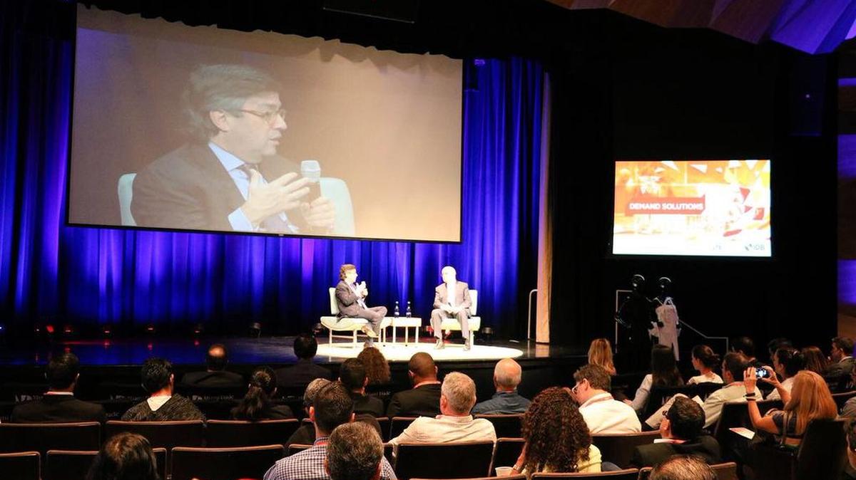 Luis Alberto Moreno, presidente del BID (izq.), y Eduardo Padrón, presidente del MDC, participan el jueves en el evento “Demand Solutions: Ideas for Improving Lives”, en el que se analizaron e intercambiaron soluciones innovadoras para enfrentar los retos del desarrollo en Latinoamérica y el Caribe.