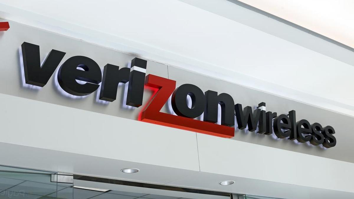 La fachada de una tienda de Verizon en Pittsburgh, Pennsylvania.