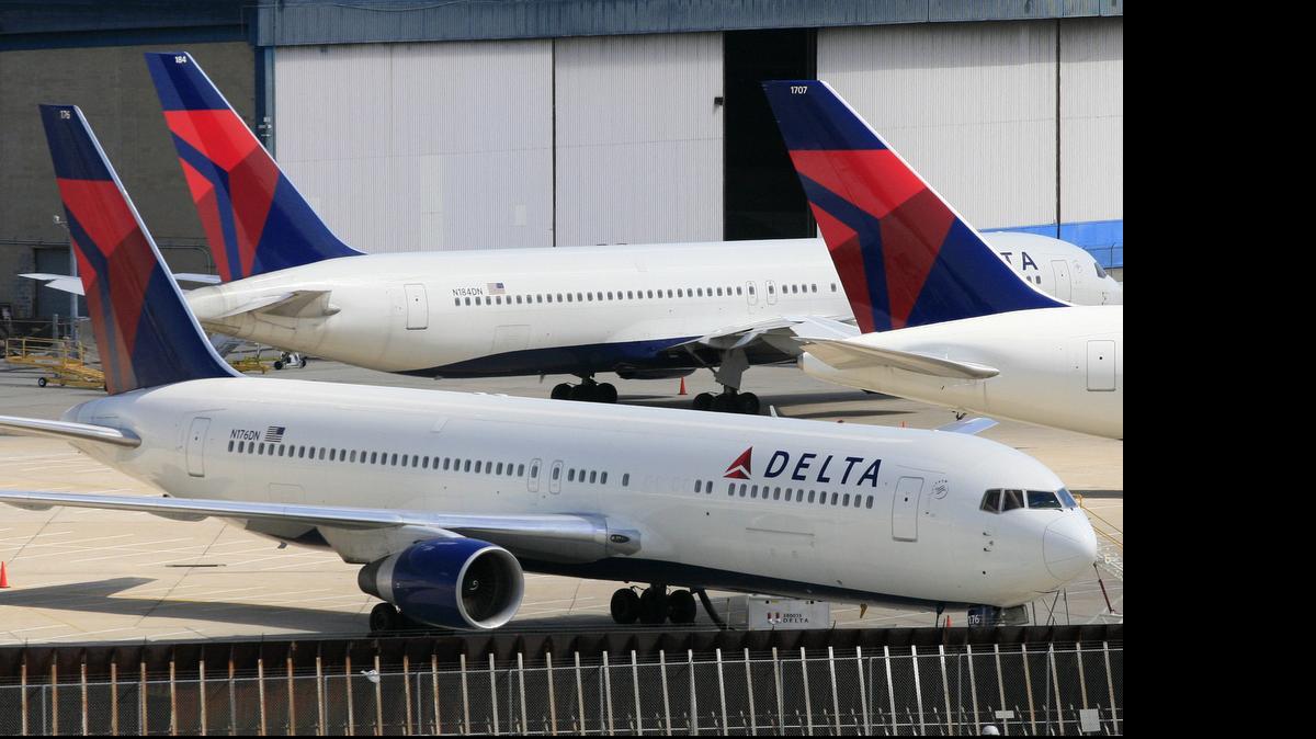 
Aviones de Delta Airlines estacionados en el aeropuerto internacional John F. Kennedy en Nueava York en esta imagen de archivo.
