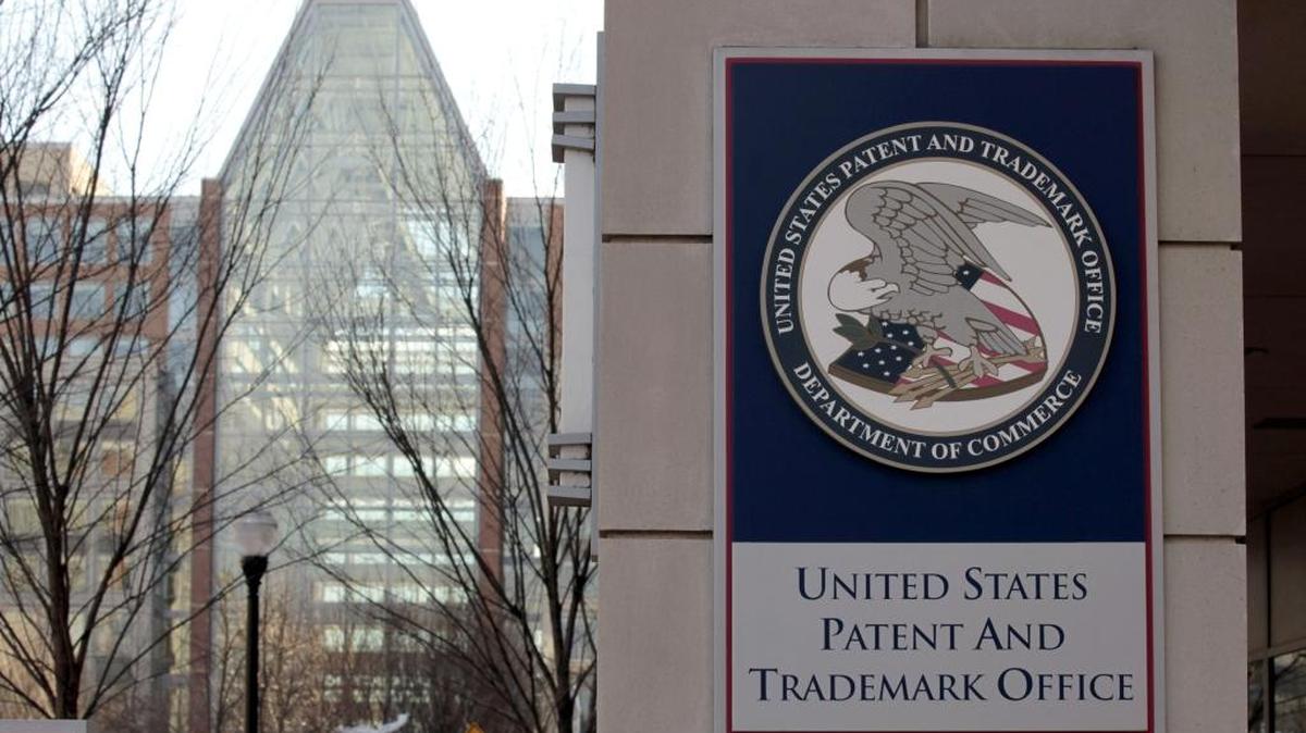 Sede la oficina de Patentes y Marcas de Estados Unidos, en Alexandria. En el 2014 en el mundo había 10.12 millones de patentes en vigor, que corresponden en su mayoría a EEUU.