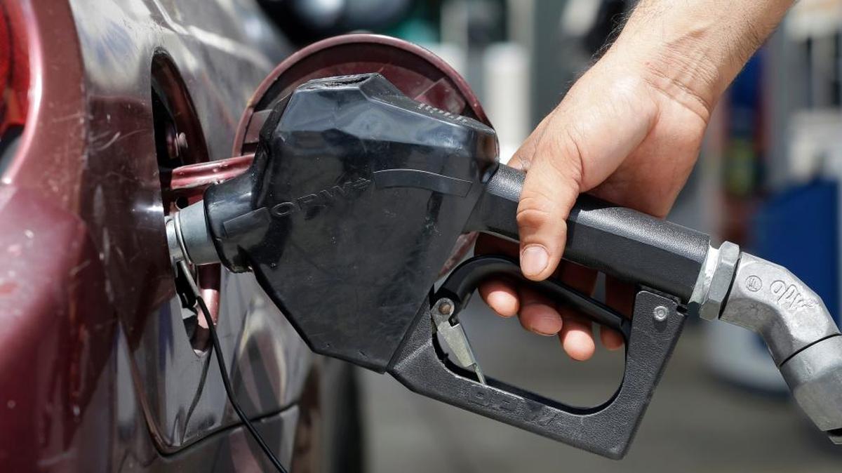 Los precios del combustible han registrado una baja en 14 de los últimos 16 días, de acuerdo con la AAA.