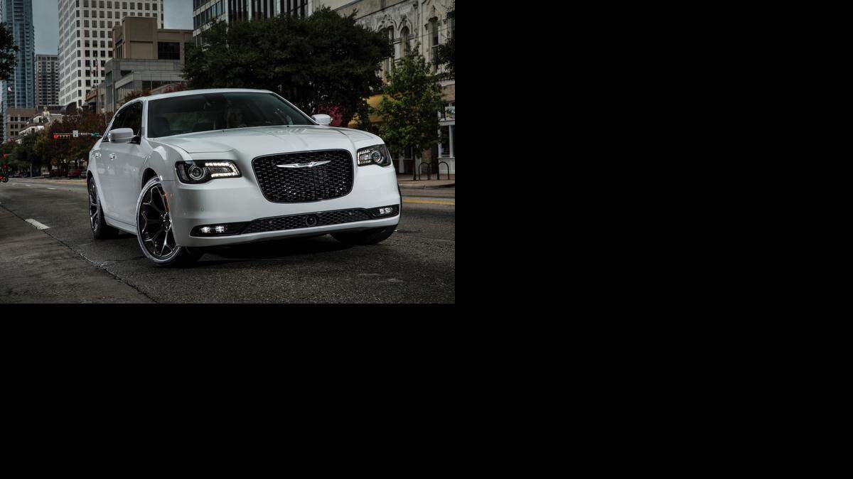 
El nuevo Chrysler 300 fue construído como un sedán de lujo, ningún otro vehículo reúne las mismas condiciones: seguridad, rendimiento, confort y poder.
