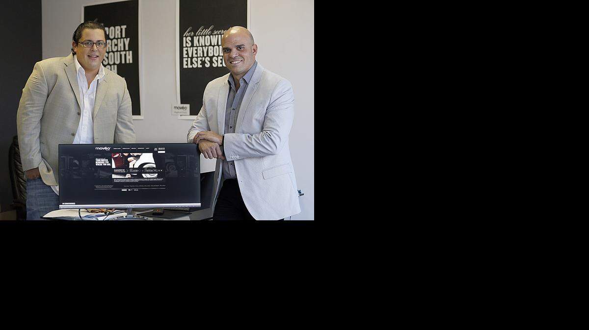 
Mario A. Medina, CEO de Moveo, a la izquierda, junto a su socio Braidor Jiménez, en la sede de la compañía en Coral Gables.
