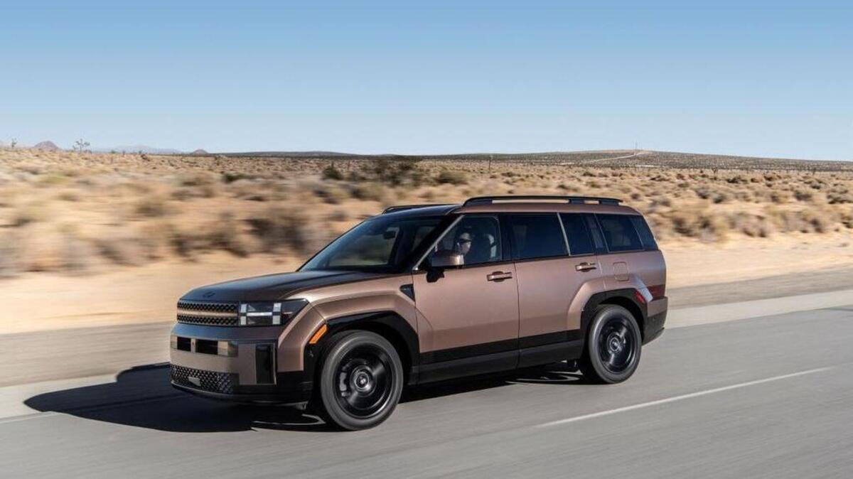 El nuevo Santa Fe del 2024 marca un nuevo rumbo en el diseño del tradicional modelo. Su acento, cuidadosamente estudiado, está puesto en la experiencia de la aventura en exteriores.