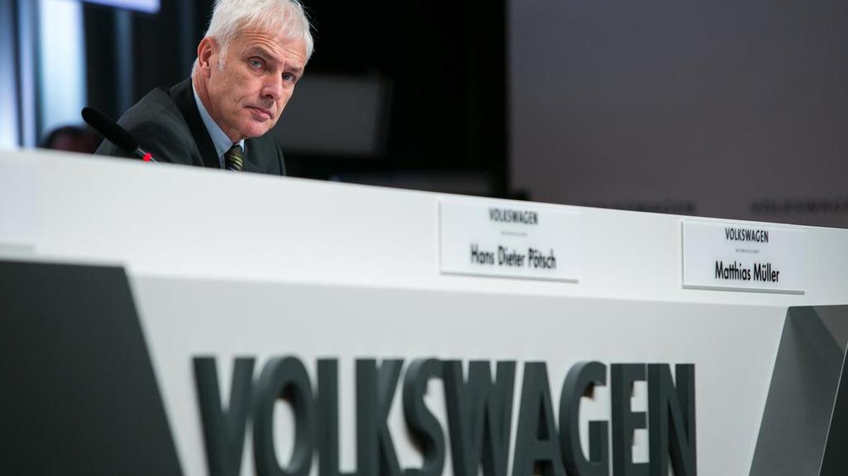 Matthias Mueller, presidente ejecutivo de Volkswagen AG (VW), durante una conferencia de prensa en Wolfsburg, Alemania.