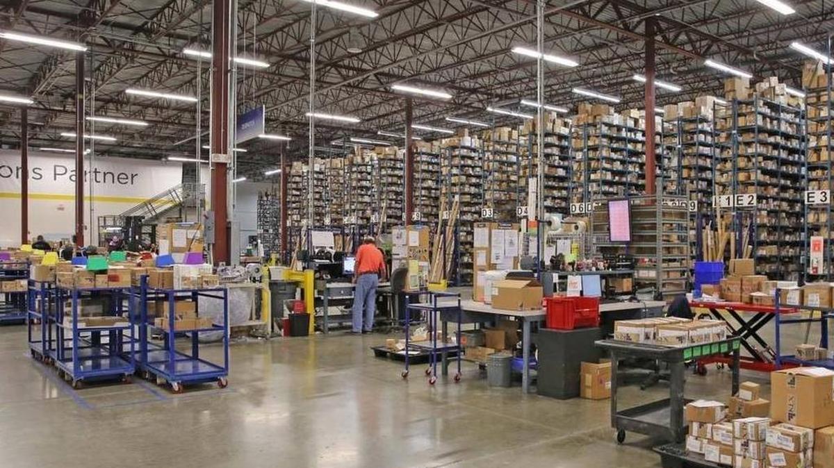 El almacén y la zona de producción del KLX Aerospace Solutions Group, en Doral.