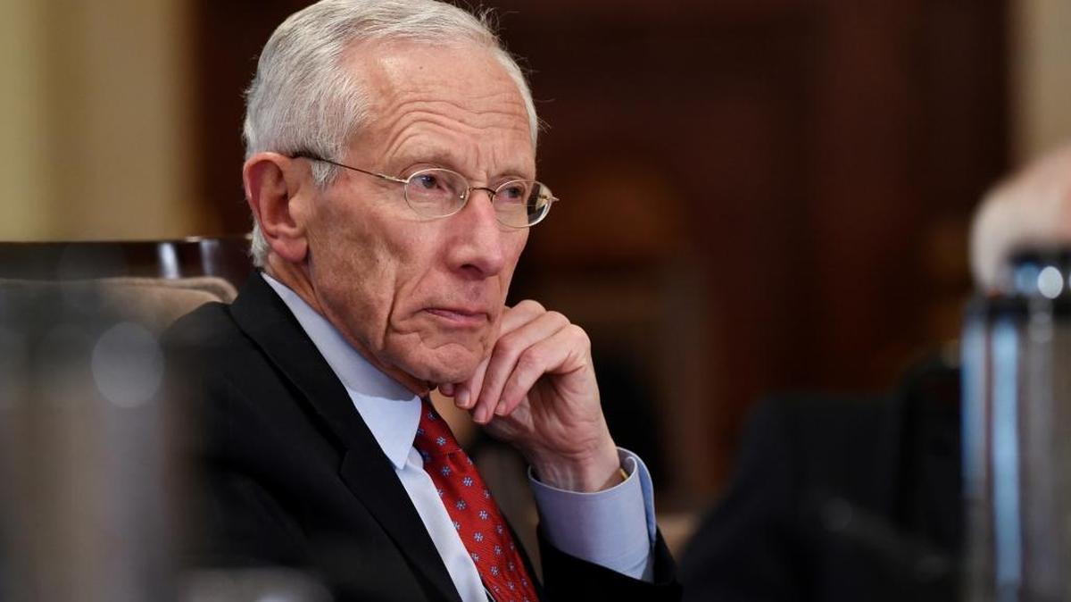 El vicepresidente de la Reserva Federal, Stanley Fischer, durante una reunión de la Junta de Gobernadores de ese organismo, en Washington, el año pasado.