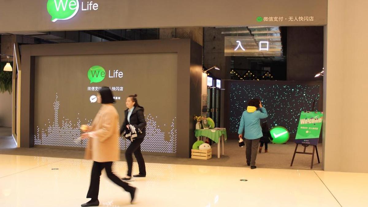 Tienda del gigante tecnológico chino Tencent ubicada en un centro comercial de la ciudad china de Shanghái, se llama We Life, un establecimiento sin cajeros, el 3 de febrero del 2018.