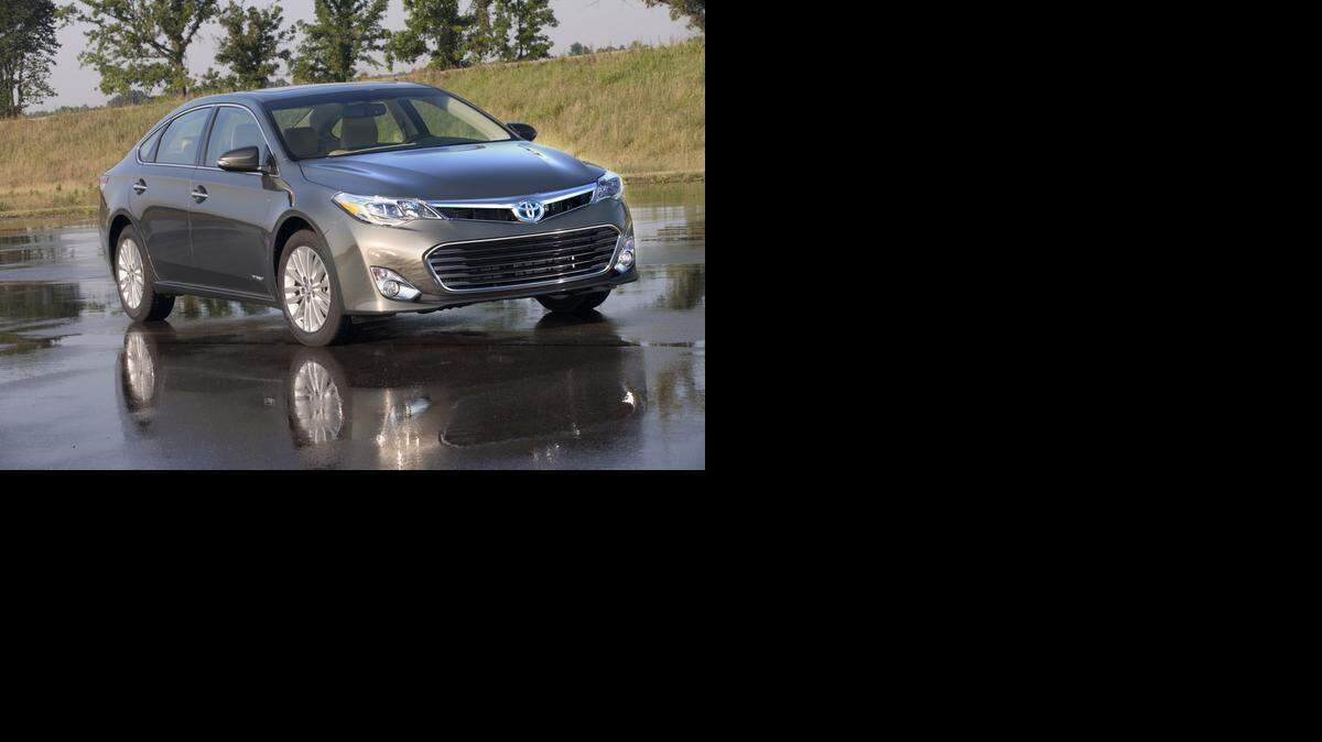 
El Toyota Avalon del 2015 es un auto para causar una gran impresión, cómodo, familiar, seguro y si es híbrido, mucho mejor.
