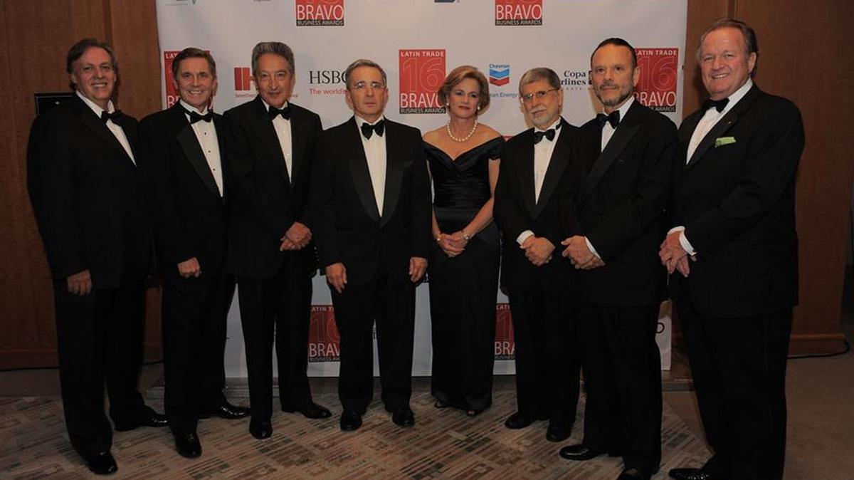Ganadores de los Premios de Negocio Bravo en el 2010. Más de 400 líderes de negocios, gobierno, instituciones de EEUU y Latinoamérica se darán cita este viernes en Miami.