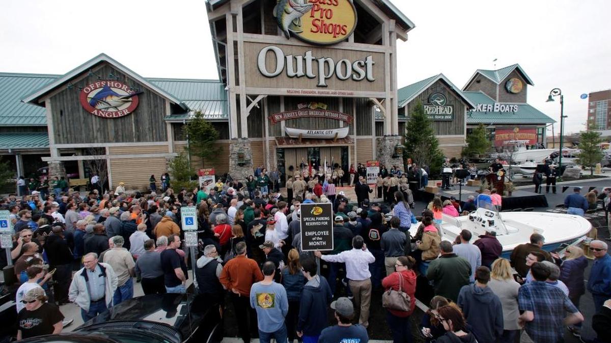 La cadena de tiendas Bass Pro Shops, especializada en la comercialización de productos para la pesca, la cacería y el cámping, anunció el martes que ha cerrado un acuerdo para comprar la empresa rival Cabela's por $5,500 millones.