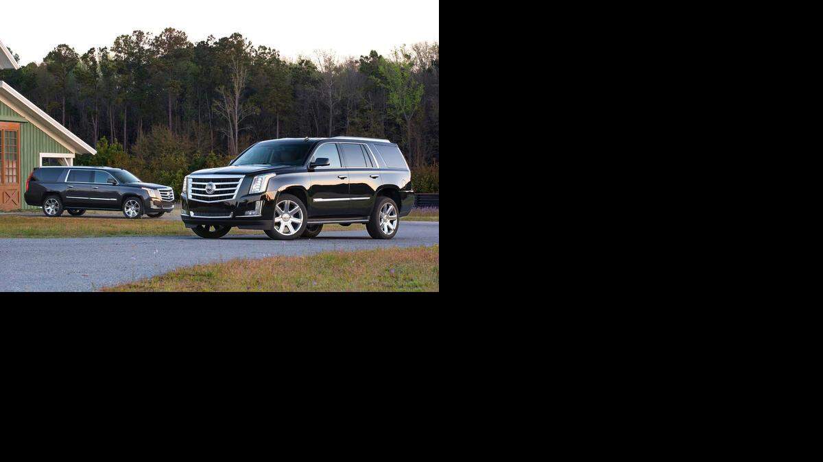 
El Cadillac Escalade 2015 tiene un nuevo diseño exterior reconocible al instante. En el interior, los materiales de piel y molduras de madera, hacen una combinación de elegancia y autenticidad. 
