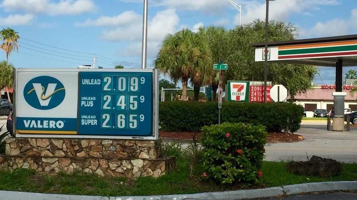 
Las estaciones de combustible a lo largo de la calle 167 del noroeste, cerca de la Primera Avenida, vendieron en $2.09 el galón de gasolina la semana pasada, entre las más baratas en el sur de la Florida.
