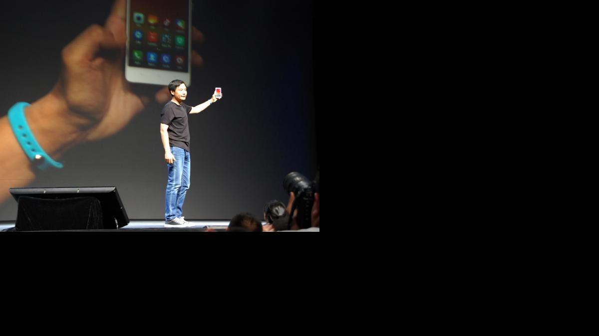 
Lei Jun, fundador y director de Xiaomi, durante la presentación en Pekín de un nuevo smartphone y una pulsera fitness el pasado 22 de julio.

