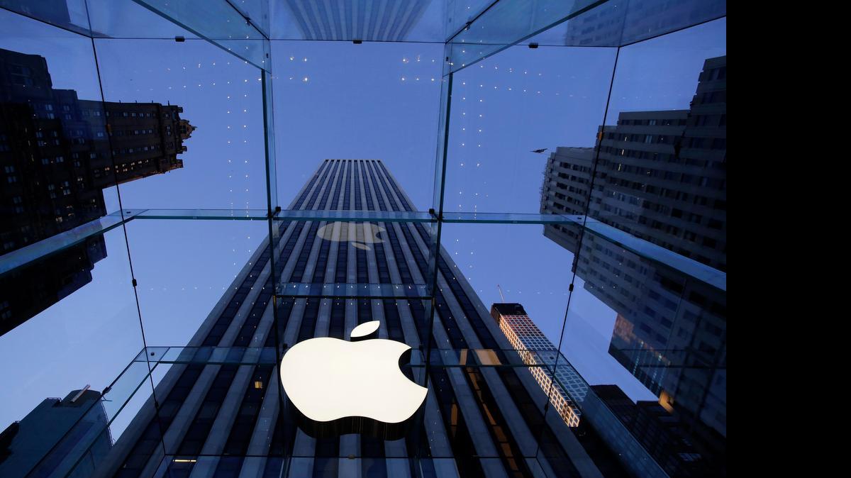 
Por cuarto año consecutivo, Apple lidera la clasificación, con una capitalización bursátil de $725,000 millones a finales de marzo 2015, un 54% más que hace un año.
