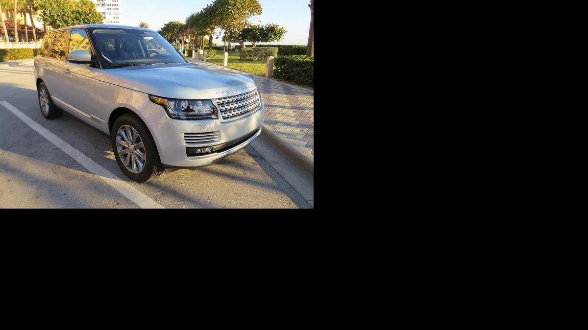 
El Range Rover es único. Es un vehículo cuyo sobrio diseño no afecta en o más mínimo su prestigio o el tradicional rendimiento y que sorprende siempre hasta a los más avezados de la industria.
