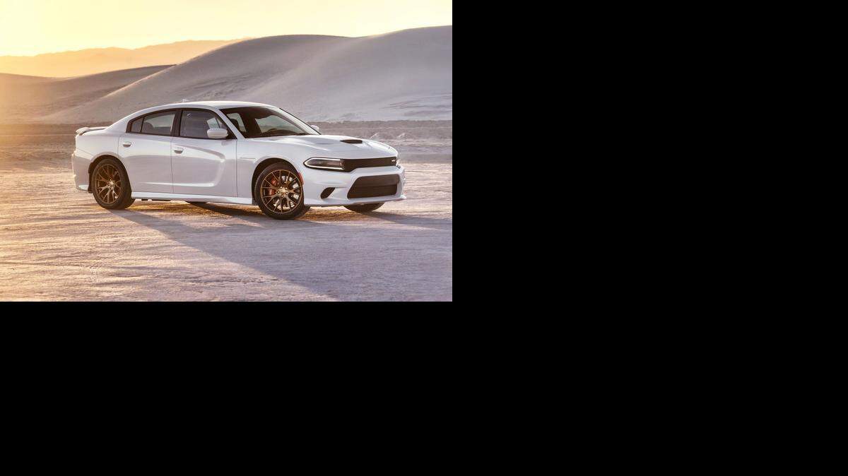 
El Dodge Charger para el 2015 viene rediseñado y dotado de nuevos avances tecnológicos, pero lo que no abandona es su clásica imagen de poder y músculo.
