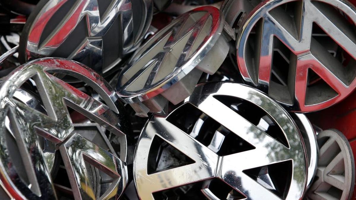 Según la demanda, el Departamento de Justicia considera que Volkswagen instaló en los motores diesel de casi 600,000 vehículos dispositivos ilegales para entorpecer sus sistemas de control de emisiones, con lo que éstas superaban lo establecido.
