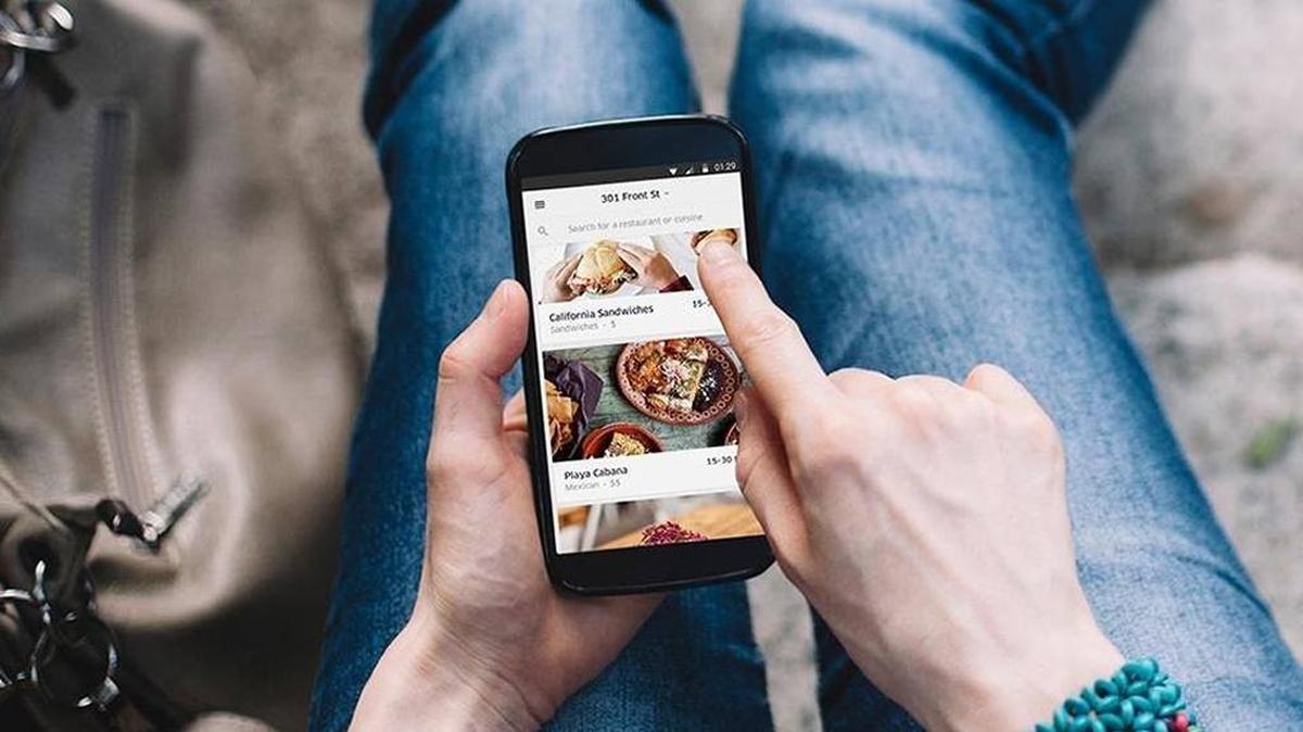 UberEATS, un servicio de pedidos rápidos para reparticiones de restaurantes está disponible en Miami.