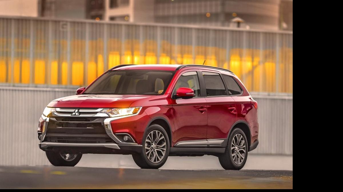 
Mitsubishi acaba de presentar su rediseñado Outlander, un crossover pequeño con un nuevo concepto de diseño frontal conocido como ‘Escudo Dinámico’. 
