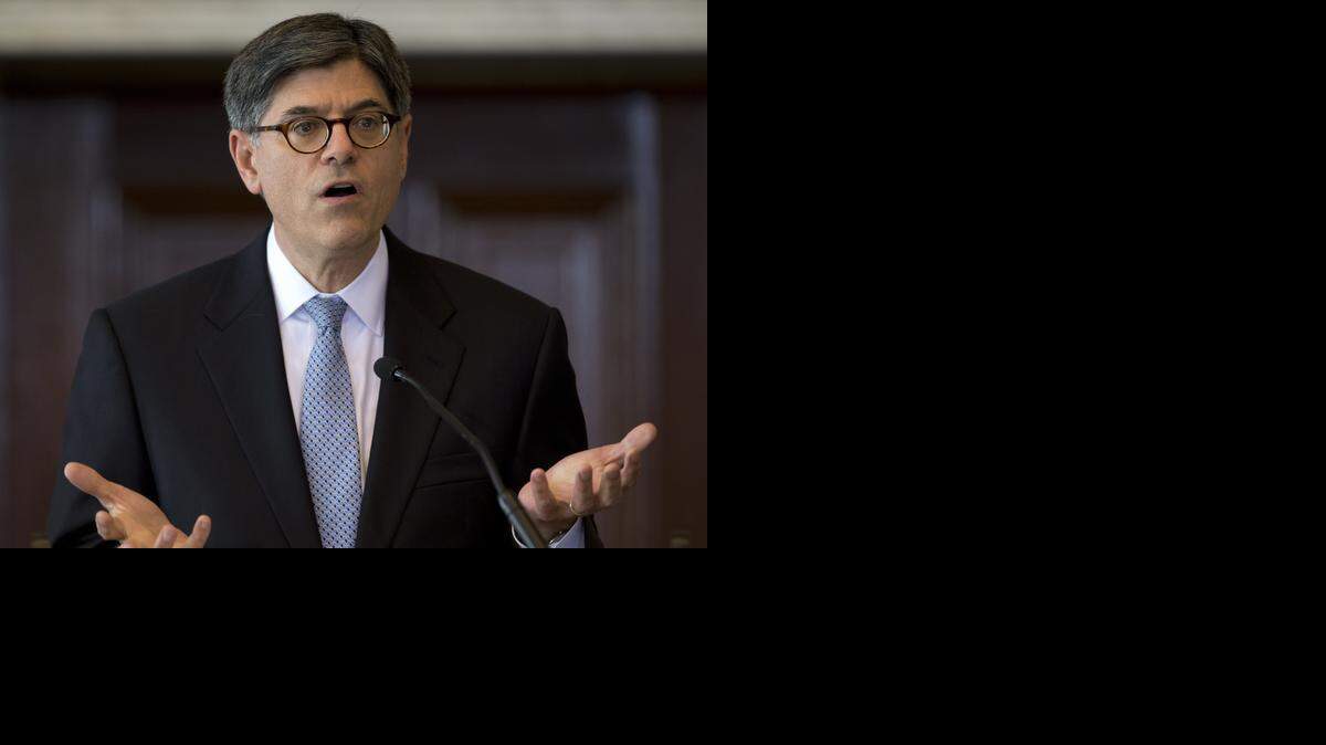 
El secretario del Tesoro Jacob Lew habla en el Departamento del Tesoro en Washington sobre las acciones para mantener a las compañías dentro de Estados Unidos.
