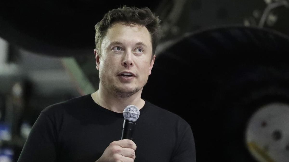 Elon Musk pactó con el regulador de Wall Street y renunció como presidente de Tesla.
