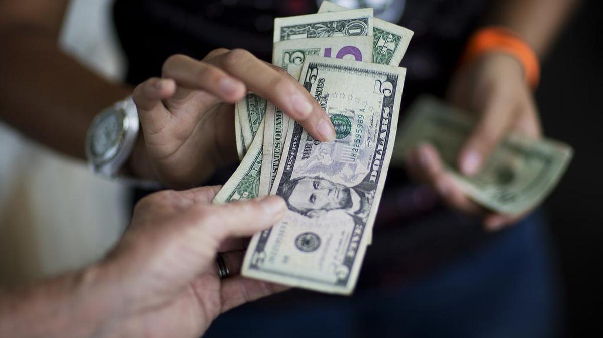 El gasto de los consumidores, que supone dos tercios de la actividad económica de Estados Unidos, subió entre abril y junio un 3.3 %, sin cambios con respecto al cálculo anterior.