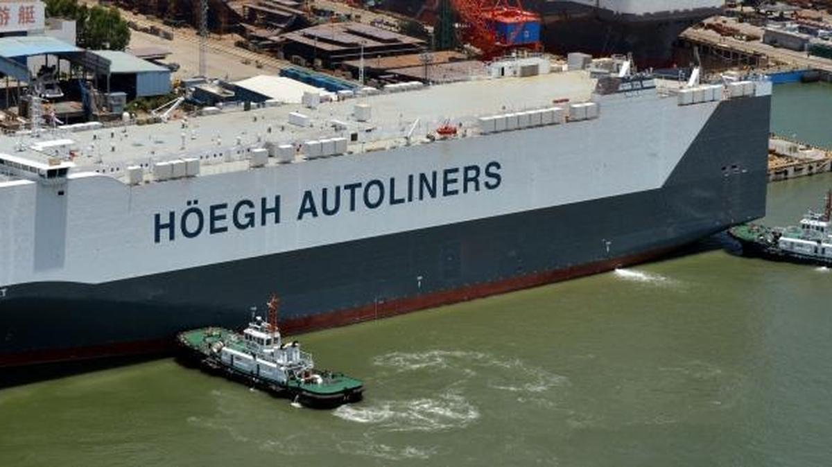 El buque portavehículos más grande del mundo, el Höegh Target, transitará el jueves por el Canal de Panamá.