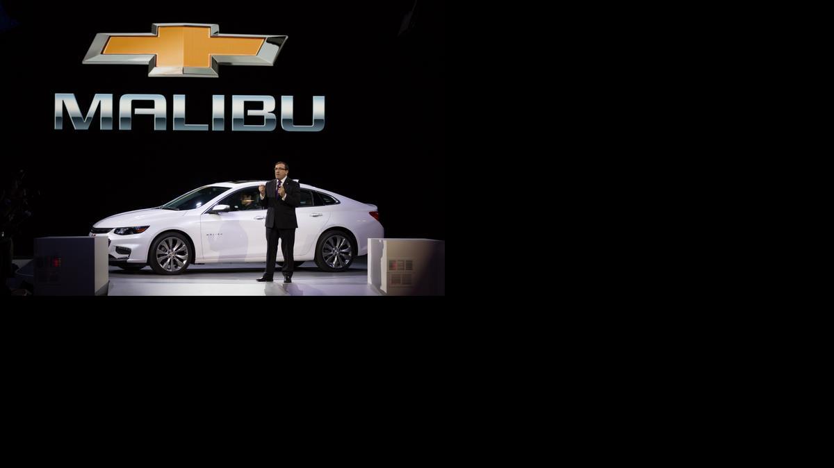 
Alan Batey, presidente de GM North America, presenta un nuevo modelo de Malibu en el International Auto Show de Nueva York, el 1 de abril.



