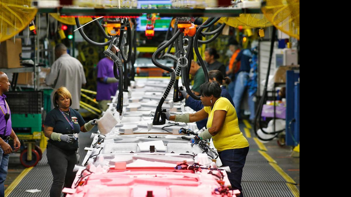 
GM dijo el jueves que en Norteamérica, su resultado bruto fue de $2,871 millones, un 112.5 % más que en el segundo trimestre de 2014, gracias a la fortaleza de las ventas, especialmente las de camionetas. Foto de archivo
