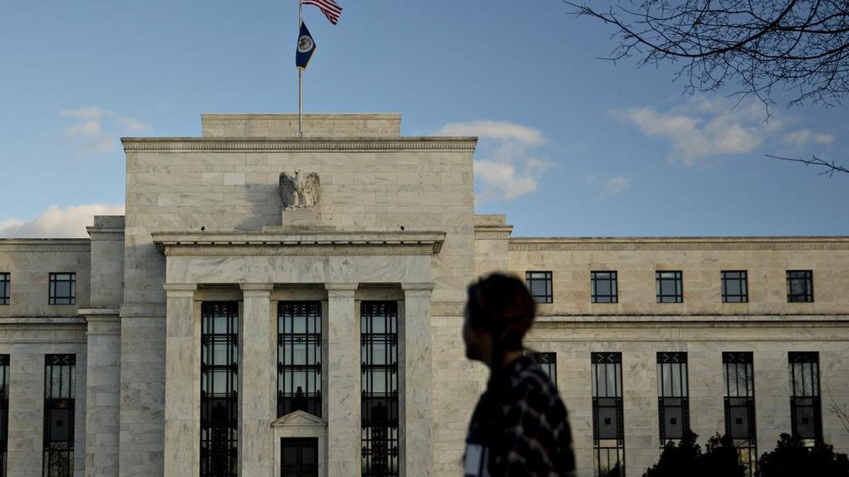 La turbulencia de los mercados tornó “más inciertas” las perspectivas económicas de EEUU y puede incidir en el ritmo de aumento de las tasas de interés.