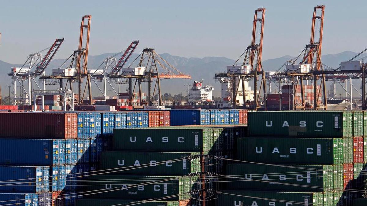 Las importaciones estadounidenses entre octubre y diciembre cayeron un 0.6 % frente al aumento del 1.1 % registrado en el anterior informe.