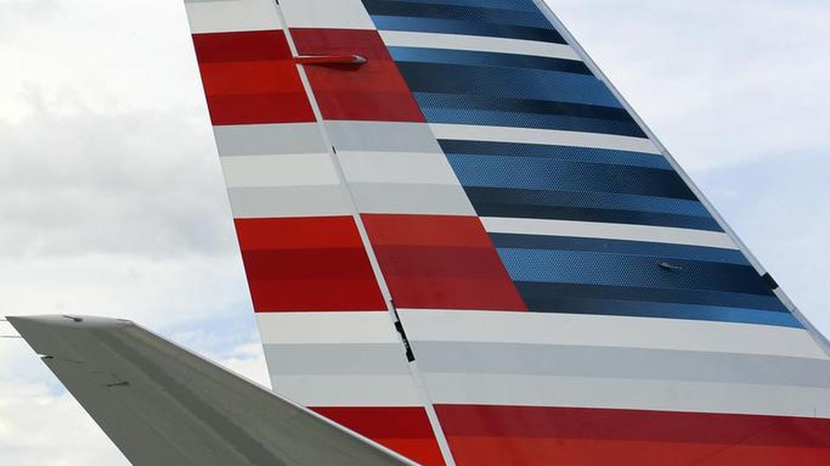 
La cola de un B737 de American Airlines se destaca contra el cielo en el Aeropuerto Internacional de Miami en esta foto de archivo.
