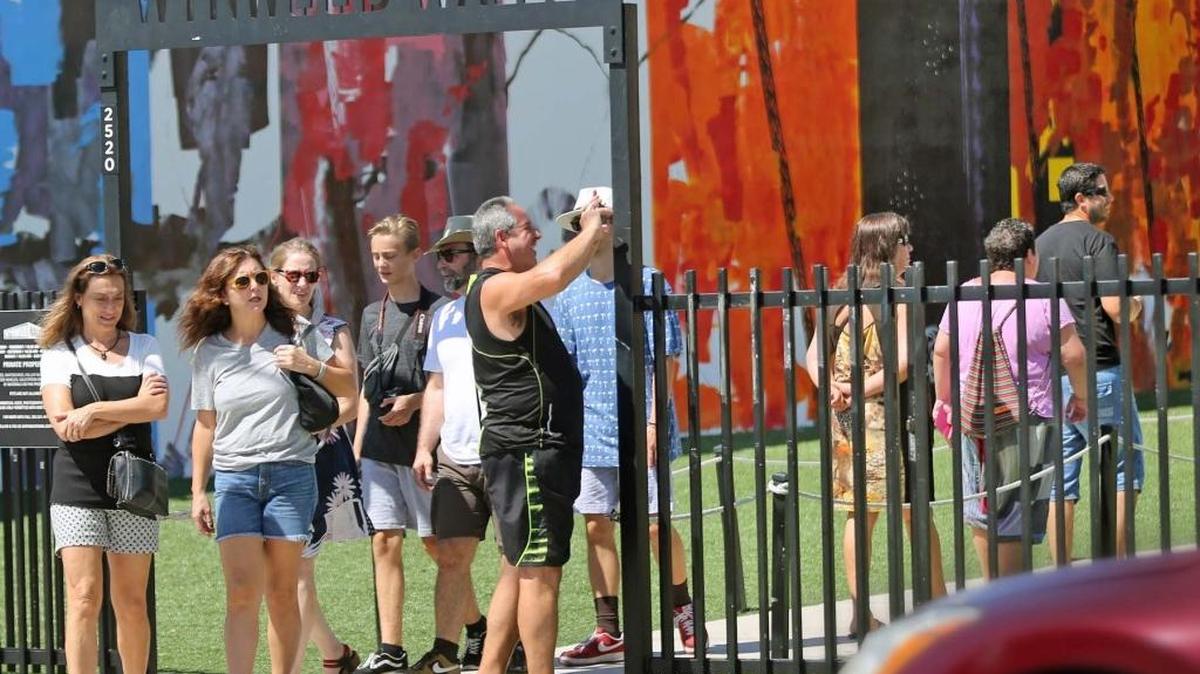 Turistas visitan Wynwood Walls en el 2016. En esa zona se planea construir
