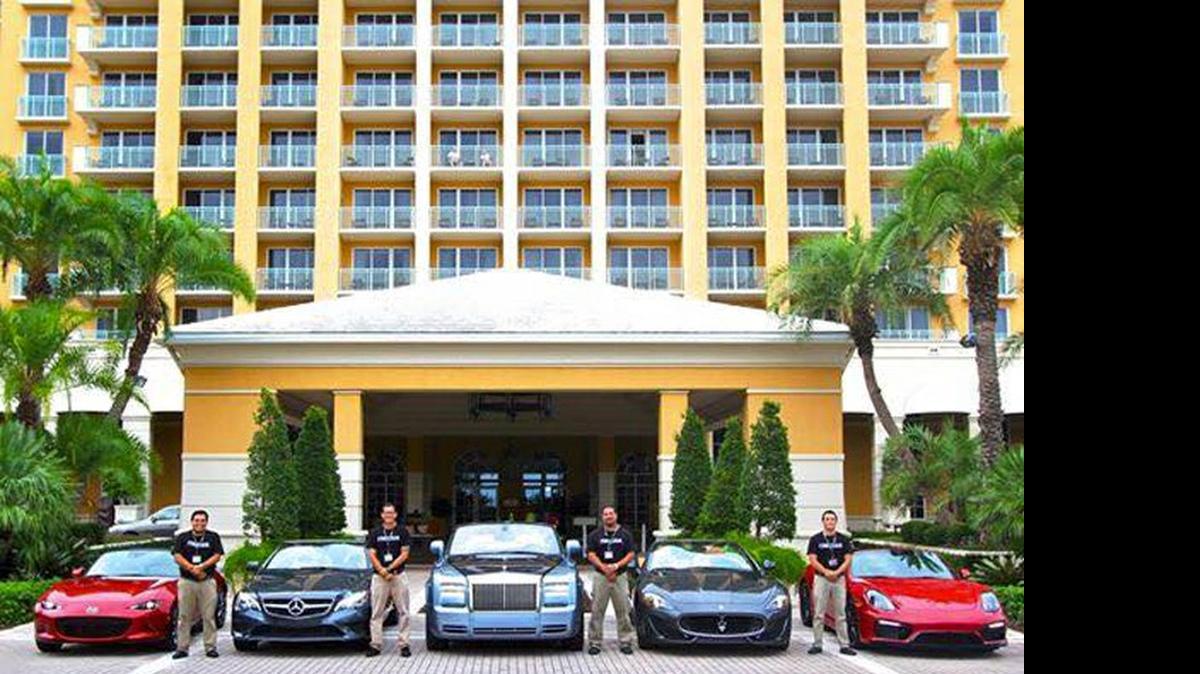 
Algunos de los convertibles más lujososo del mercado contemporáneo se dieron cita en Doral y dejaron boquiabiertos hasta los más ecuánimes.

