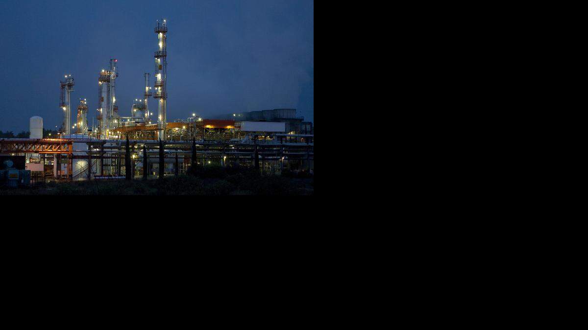 
Vista nocturna de la refinería de Pemex en Tula de Allende, en el estado mexicano de Hidalgo.
