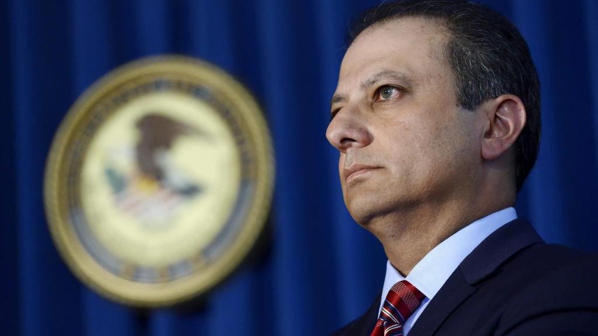 
El fiscal, Preet Bharara, durante una rueda de prensa el jueves, en Nueva York, en la que anunció que GM pagará una multa de $900 millones a las autoridades federales de EEUU.

