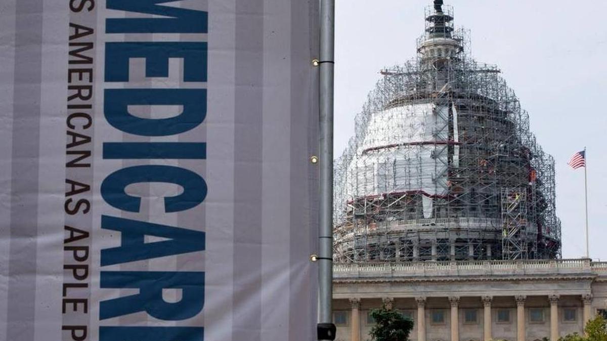 Si el Congreso no interviene, Medicare Trustees pronostica que las primas de la Parte B aumentarán de $121.80 a $149 al mes en enero.