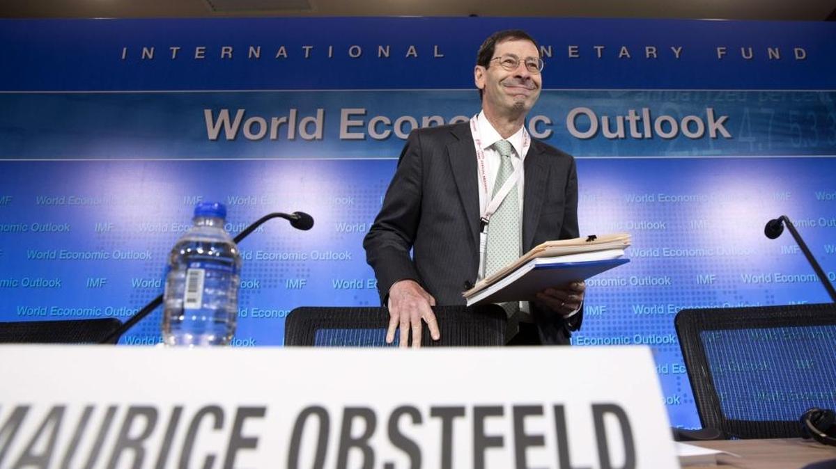 
Maurice Obstfeld, el nuevo economista jefe del Fondo Monetario Internacional, antes de iniciar una conferencia de prensa el martes en Lima, Perú, sobre las perspectivas de la economía global.
