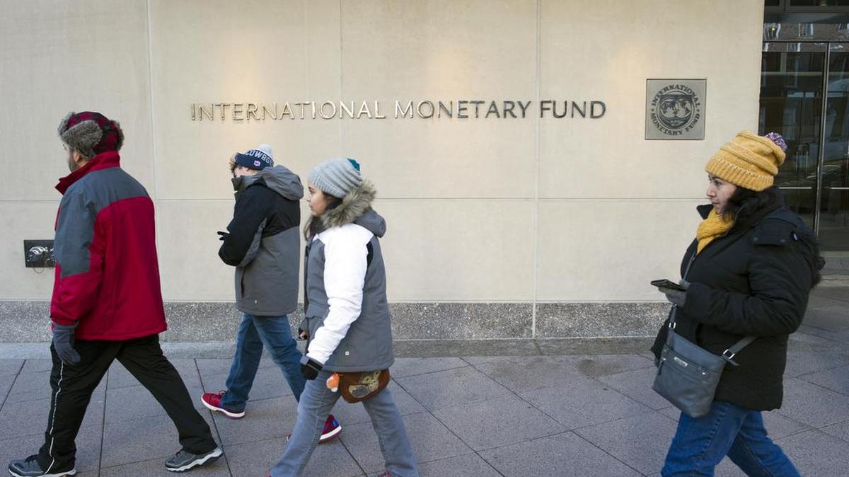 La sede del FMI en Washington, el 19 de diciembre de 2016. Ese organismo dijo el martes que la falta de un “plan económico completamente articulado” motivó la rebaja del crecimiento de EEUU.