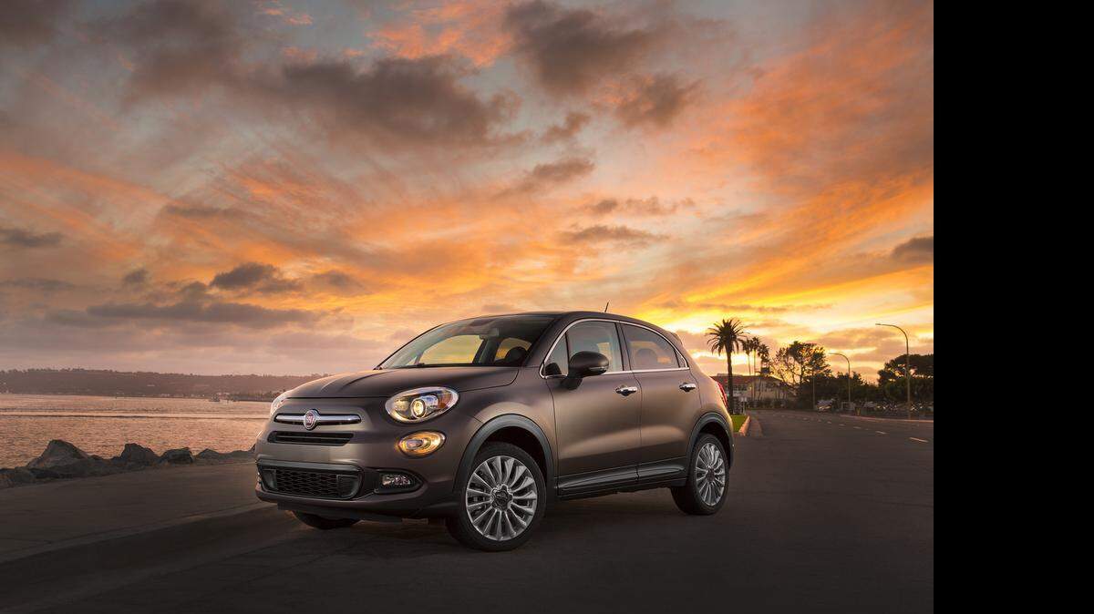 
Compacto, atractivo y funcional, el Fiat 500X del 2016 se proyecta como una versión más funcional, segura y cómoda de la conocida marca italiana.
