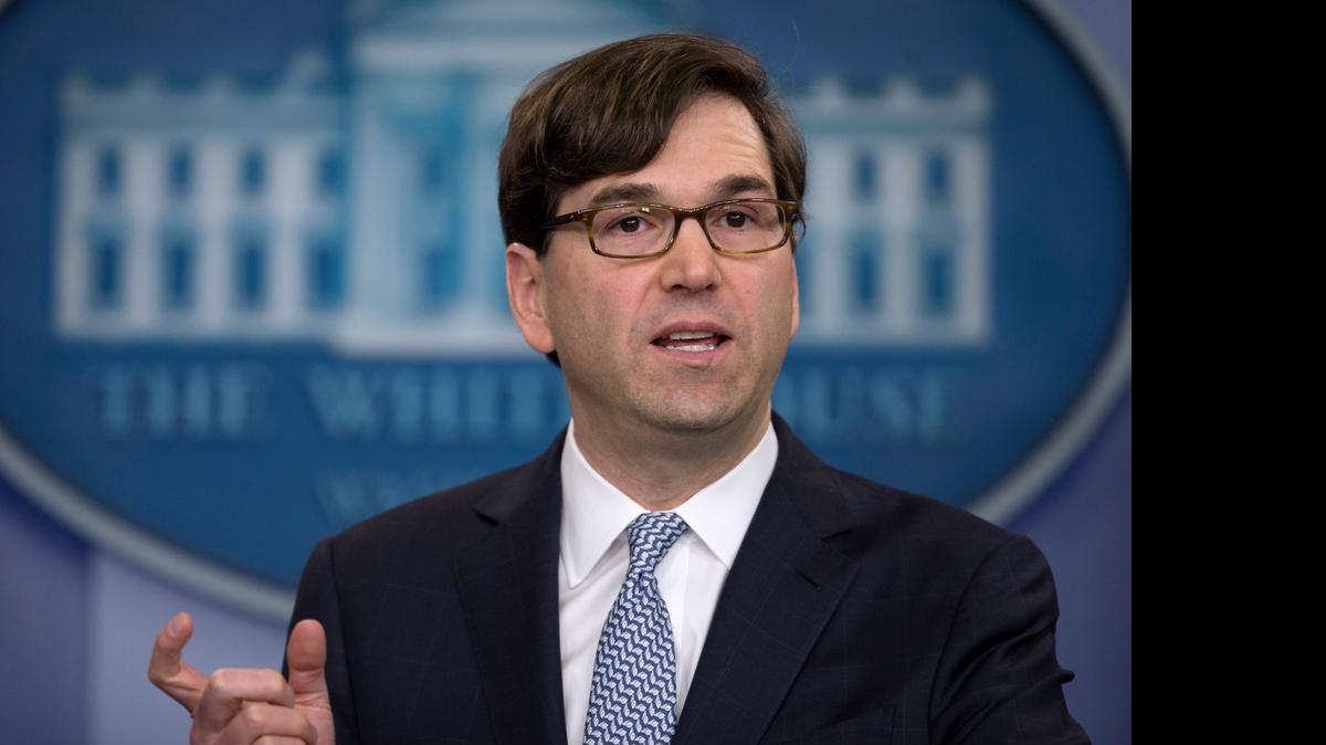 
El director del Consejo de Asesores Económicos de la Casa Blanca Jason Furman explicó que el PIB real en el primer trimestre fue revisado al alza el miércoles, lo que refleja un crecimiento un poco más alto en el consumo personal. Foto de archivo
