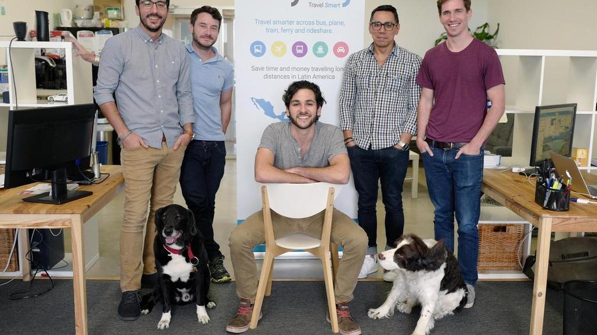 Equipo de la empresa Voyhoy el 22 de junio de 2017. Voyhoy, que se ganó el gran premio en eMerge Americas, tiene un App de viajes donde las personas pueden comprar boletos.